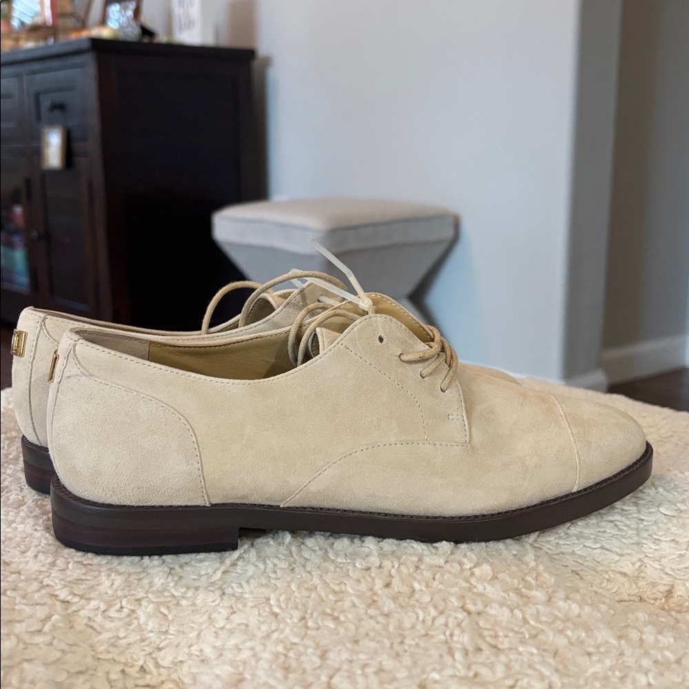 Leather/Suede Lauren Ralph Lauren Oxfords
MARYNA Size 6.5 flawless NWTS NEW